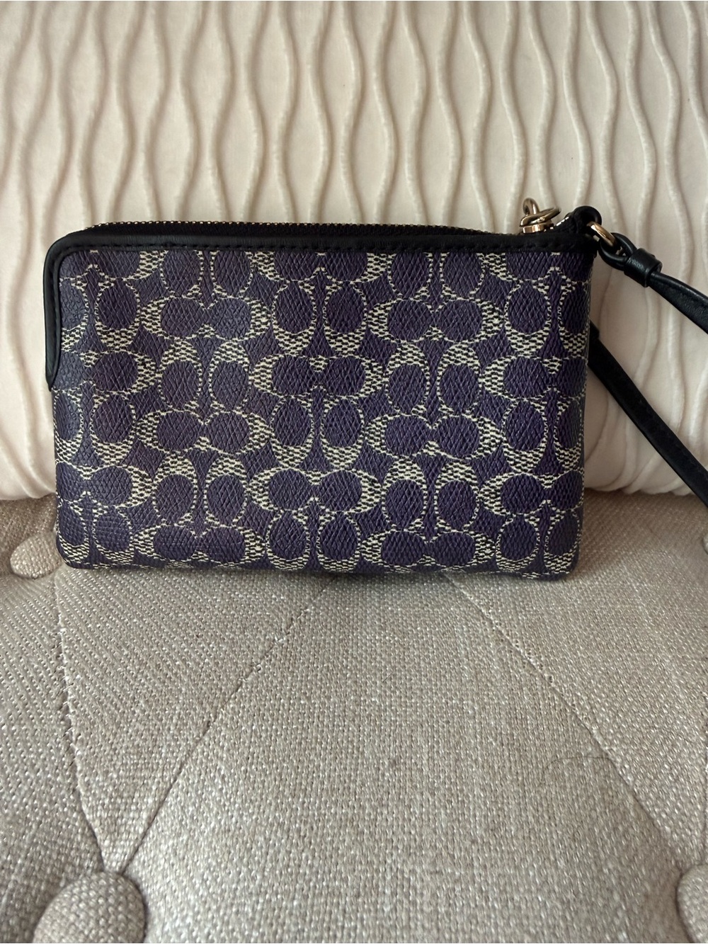 Coach Corner Zip Wristlet Signature Canvas Purple Gold Horse & Carriage - Picture 5 of 7